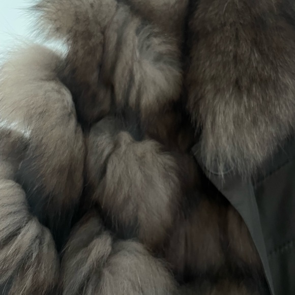 Dolce and Gabbana real fur coat size 6 - Picture 6 of 16